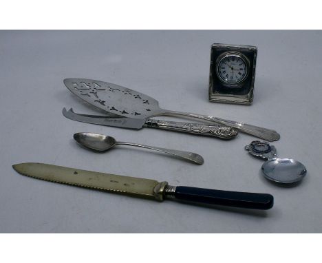 A modern silver mounted travelling clock by Robert Carr, a plated slice and other pieces (6)