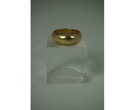 9ct Gold Band, Stamped 375, Ring size V, 8.2 grams