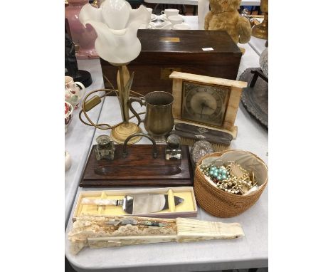A COLECTION OF ITEMS INCLUDING A MAHOGANY AND BRASS DESK TIDY, MANTLE CLOCK, VINTAGE BRUSHES, COSTUME JEWELLERY. TO INCLUDE A