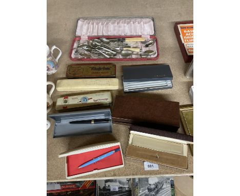 A QUANTITY OF BOXED VINTAGE FLATWARE, PENS AND PEN BOXES 