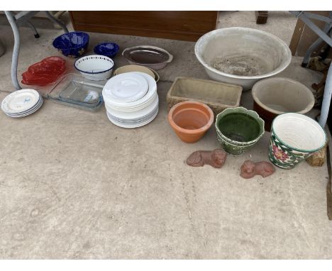 AN ASSORTMENT OF VARIOUS PLANTERS AND CERAMIC PLATES 