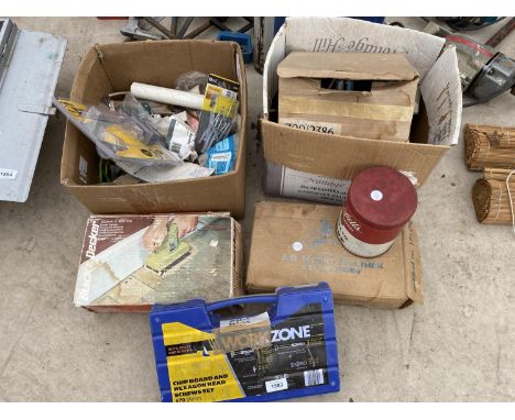AN ASSORTMENT OF ITEMS TO INCLUDE SCREWS, SAWS AND A SANDER ETC 