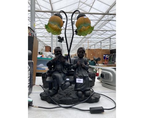 A WIDDOP BINGHAM &amp; CO ART NOVEAU STYLE RESIN BASE DOUBLE LAMP DEPICTING AN OLD COUPLE ON A BENCH 