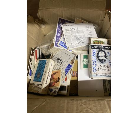 A LARGE QUANTITY OF VINTAGE TEA AND CIGARETTE CARDS 