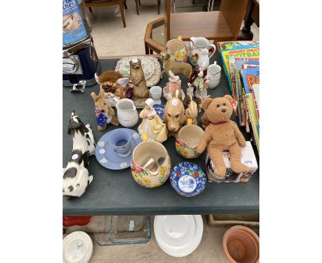 AN ASSORTMENT OF ITEMS TO INCLUDE CERAMIC FIGURES, JUGS AND A TY BEANIE BABY ETC 