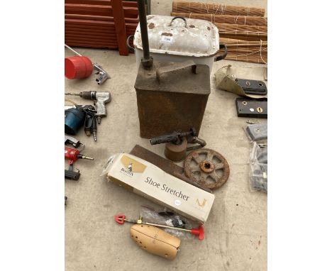 AN ASSORTMENT OF ITEMS TO INCLUDE A VINTAGE FUEL CAN, AN ENAMEL BREAD BIN AND A VINTAGE BLOW TORCH ETC 