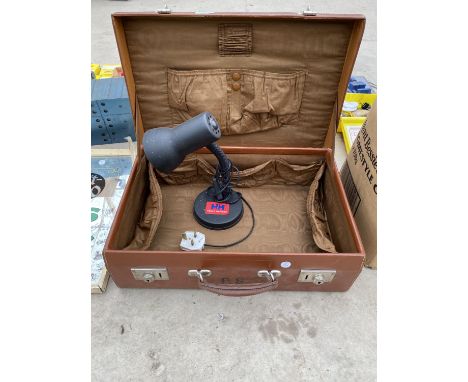 A VINTAGE LEATHER TRAVEL CASE AND AN ADJUSTABLE DESK LAMP 