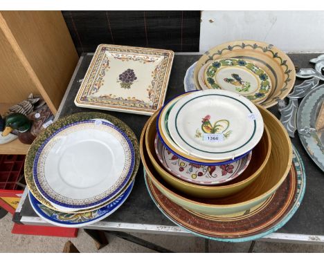 AN ASSORTMENT OF DECORATIVE CERAMIC PLATES AND BOWLS 
