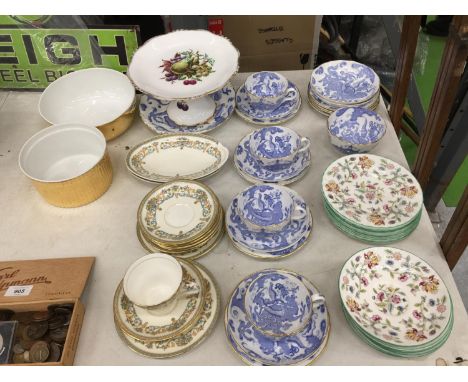 A QUANTITY OF ROYAL WORCESTER BLUE PATTERN TEACUPS, SAUCERS, PLATES, ETC, AYNSLEY 'HENLEY' PLATES AND SAUCERS, MINTON 'HADDON