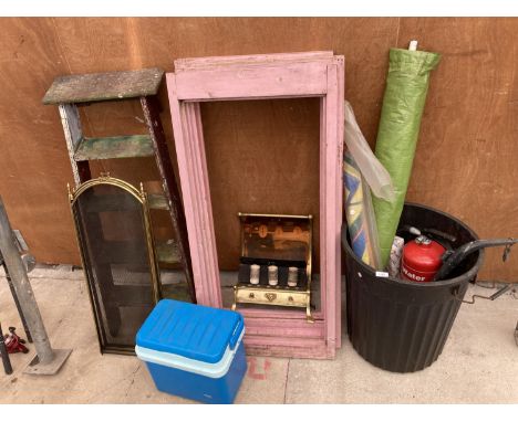 AN ASSORTMENT OF ITEMS TO INCLUDE A FIRE SCREEN, A WOODEN STEP LADDER AND TWO WIND BREAKS ETC 