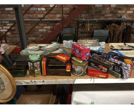 A QUANTITY OF VINTAGE COLLECTABLE TINS INCLUDING CASH TINS, ETC 
