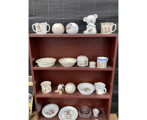 AN ASSORTMENT OF CERAMIC ITEMS TO INCLUDE DOULTON BUNNYKINS BOWLS AND MONEY BOXES ETC 