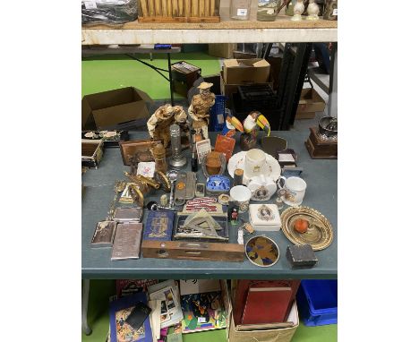 A QUANTITY OF ITEMS INCLUDING A VINTAGE SPIRIT LEVEL, FIGURES, TOUCANS, ROLLS RAZOR, BRASS CANON, HIP FLASKS, ETC 