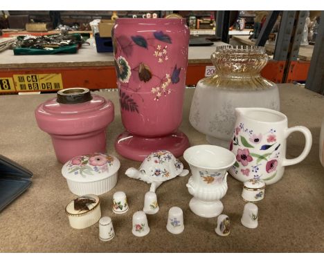 A COLLECTION OF ITEMS INCLUDING CHINA THIMBLES, AYNSLEY TORTOISE, WEDGWOOD TRINKET BOX, MINI URN, A LARGE PINK AND FLORAL OIL