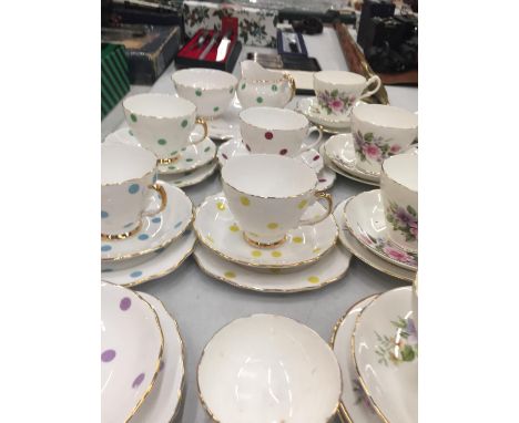 A QUANTITY OF CHINA TEACUPS AND SAUCERS, PLATES, ETC, INCLUDING ROYAL VALE, ROYAL ASCOT AND AYNSLEY 