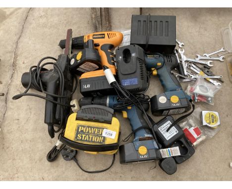 AN ASSORTMENT OF VARIOUS TOOLS TO INCLUDE DRILLS, A SANDER, BATTERIES AND BATTERY CHARGERS ETC 