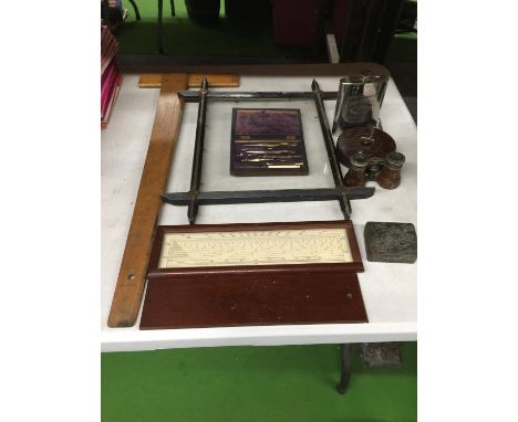 A COLLECTION OF ITEMS TO INCLUDE A SET SQUARE, DRAUGHTSMAN'S RULER, DRAWING SET, VINTAGE CHESTERMAN RULER, OPERA GLASSES, ETC