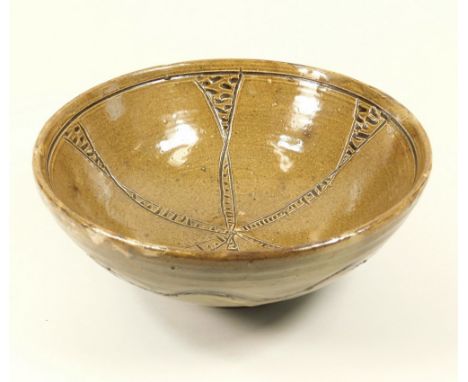 MICHAEL CARDEW. A Wenford Bridge sgraffito decorated footed bowl. Personal &amp; Pottery marks. Diameter 25cm Height 10cm.