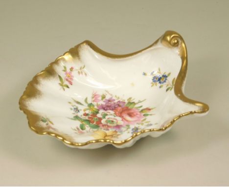 HAMMERSLEY. A Hammersley 'Lady Patricia' pattern shell shaped dish. 15 x 14cm.