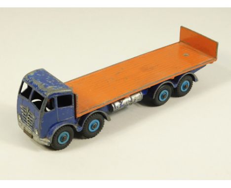 DINKY TOYS. A Foden flatbed with tailboard. Model 903. Fair condition, some chips, especially cab. No box.