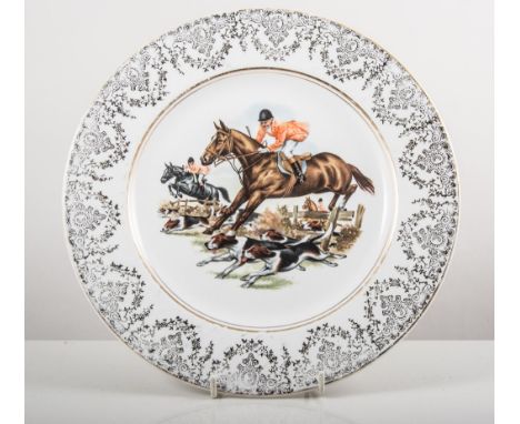 Meakin plate, Harvington Hall, Worcester, pair of hunting plates, plated tray and a lacquered tray, (6).