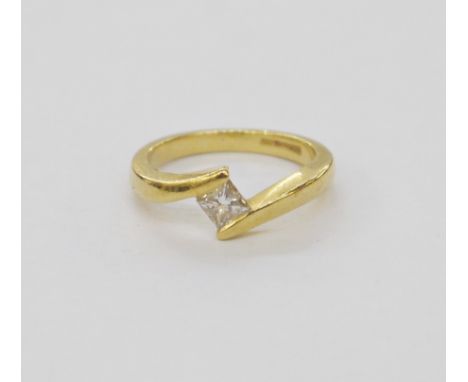 18ct gold and solitaire diamond ring of crossover design, set with a central princess cut diamond, finger size K, approx. 4.1