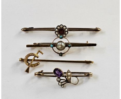 Gold-coloured bar brooch set with a central blister pearl surrounded by four turquoise, unmarked, a gold bar brooch&nbsp;with