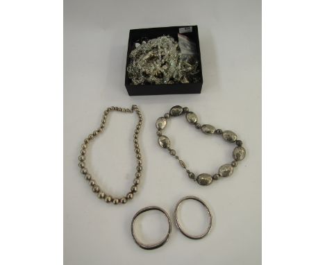 Silver abstract bead necklace, a quantity of silver coloured metal necklaces, bracelets, earrings and rings