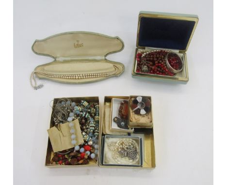 Collection of costume jewellery, including: a Scottish agate brooch, an Art Deco Sterling Silver blue stone mounted ring, a d