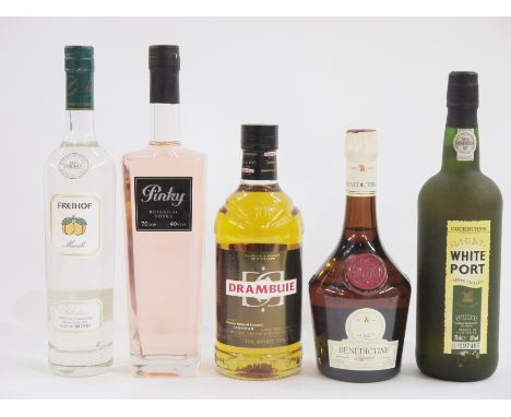 Assortment of spirits and alcohol comprising Drambuie Prince Charles Edward Stuart's liqueur 70cl 40% vol, a Benedictine DOM 