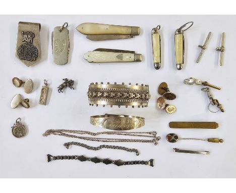 Victorian silver bangle, clover leaf decorated, two&nbsp;silver and mother-of-pearl fruit knives, and&nbsp;various silver jew