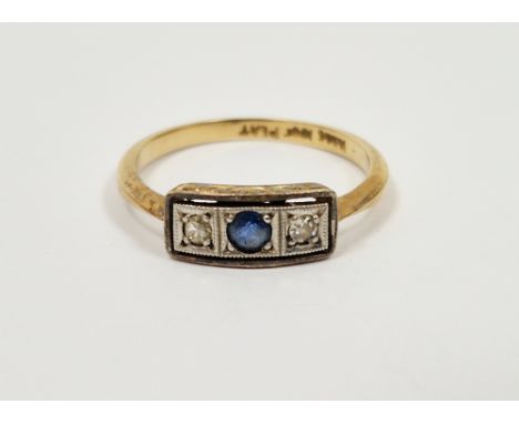 18ct yellow gold and platinum ring set with central sapphire and two diamonds in the Art Deco style, stamped 18ct, PLAT, 2.7 