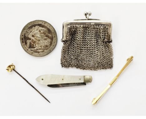 19th century stickpin surmounted with a gold coloured knot design (marks unclear), a silver mesh purse London 1914, a mother-