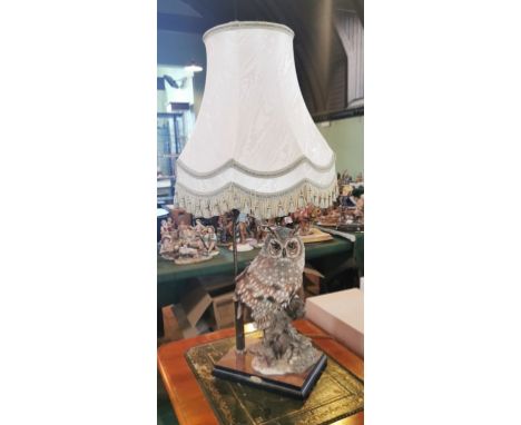 A Capodimonte limited edition 2296/5000 figural table lamp, in the form of a barn owl, signed by the artist.