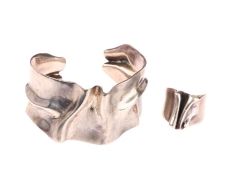 A modern sterling silver fold design matching cuff bangle and ring set, internal circumference 16cm, size R, 69.8g total (2)N