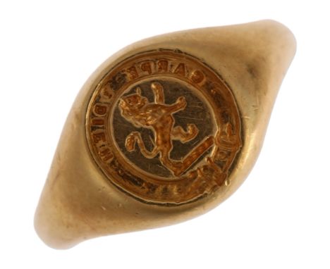 An early 20th century 18ct gold seal signet ring, maker CG&S, London 1926, intaglio carved with rampant lion within garter su