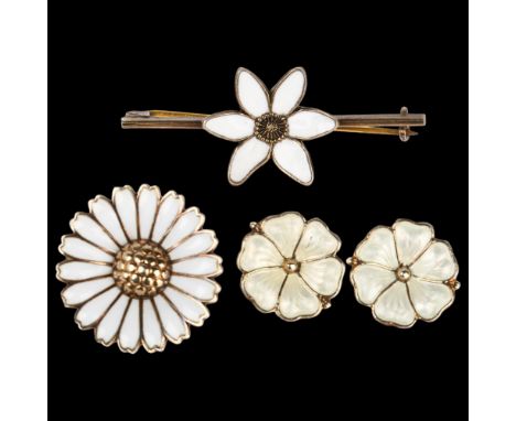 A group of Danish vermeil sterling silver and white enamel daisy pattern jewellery, makers include Meka and K Laursens, circu