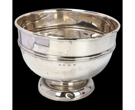 A George V silver fruit bowl, A&J Zimmerman Ltd, Birmingham 1911, circular pedestal form, diameter 21cm, height 15.5cm, 16.3o