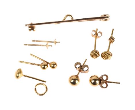 Various 9ct gold jewellery, including earrings and brooch, 3.1g totalLot sold as seen unless specific item(s) requested 