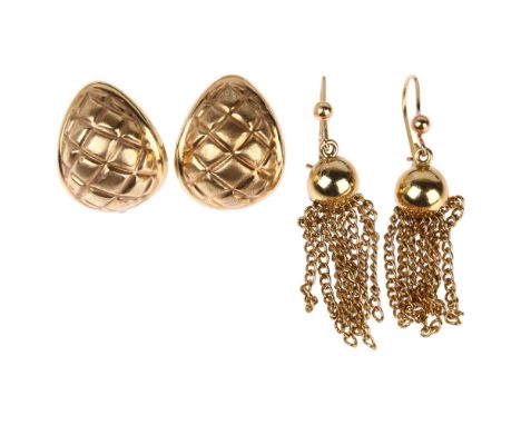 2 pairs of 9ct gold earrings, including tassel example, largest 46.3mm, 5.9g total (2)No damage or repair, only light surface