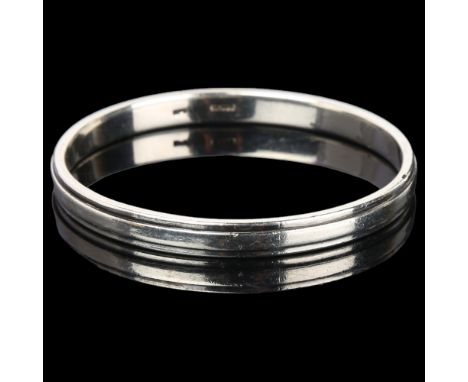 HANS HANSEN - a sterling silver plain form circular bangle, internal diameter 64mm, 37gLight surface scratching through norma