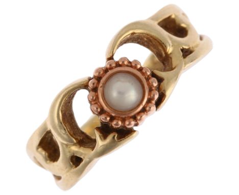 CLOGAU - a Welsh 9ct gold cultured pearl ring, setting height 7.5mm, size J, 4.2gNo damage or repair, only light surface wear