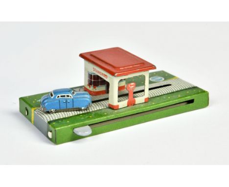 Fischer, Penny Toy Wendelimousine mit ESSO Tankstelle, US Z. Germany, 9 cm, Blech Funktion ok, Z 1-2
