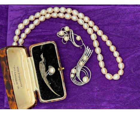 A Mikimoto silver and cultured pearl ribbon and wire brooch set with five classic Mikimoto Akoya cultured pearls. Along with 