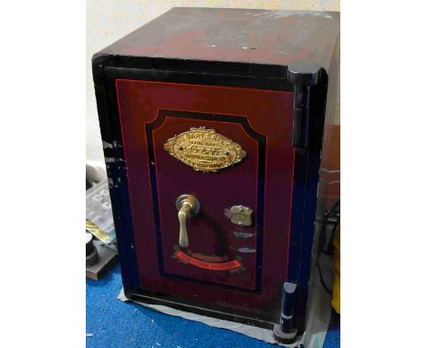 The Dart safe company , West Bromwich safe , Please not that this item is off site and to be collected by the buyer from loca