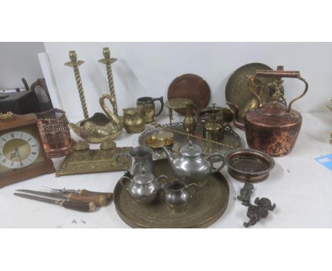 Mixed metalware to include a brass centrepiece fashioned as a swan, brass rococo style double ink well, a door knocker fashio