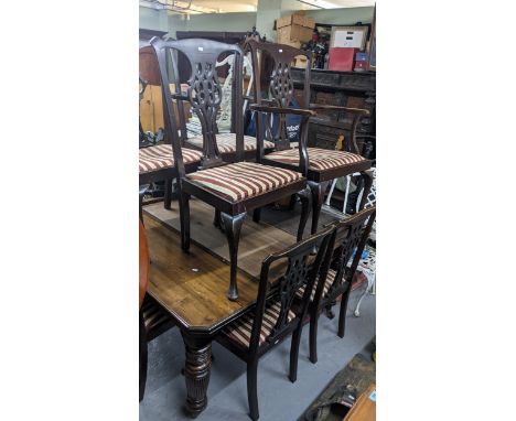 An Edwardian mahogany wind-out extending dining table  with two extra leaves (with winding key) 73cm h x 144cm x 119cm, toget