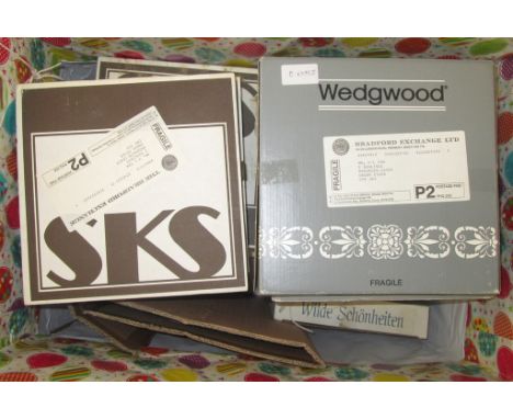 A quantity of boxed Limited Edition wall plates to inc Wedgwood, Poole etc