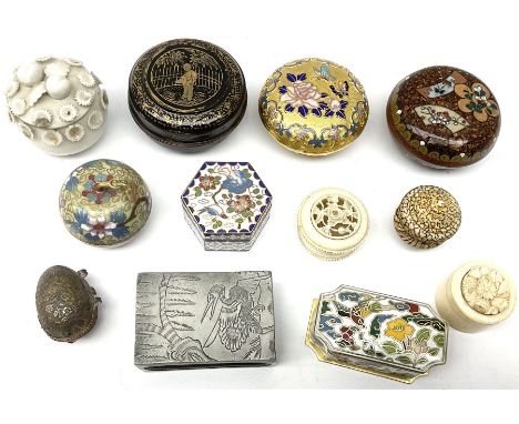 Group of snuff and other boxes of various form, to include a number of Oriental examples, including black papier-mâché&nbsp;b