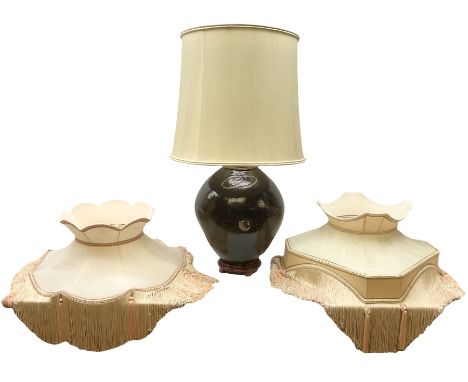 Large Oriental lamp of bulbous form upon a circular stepped base, with a large fabric shade, H90cm, together with two pink an